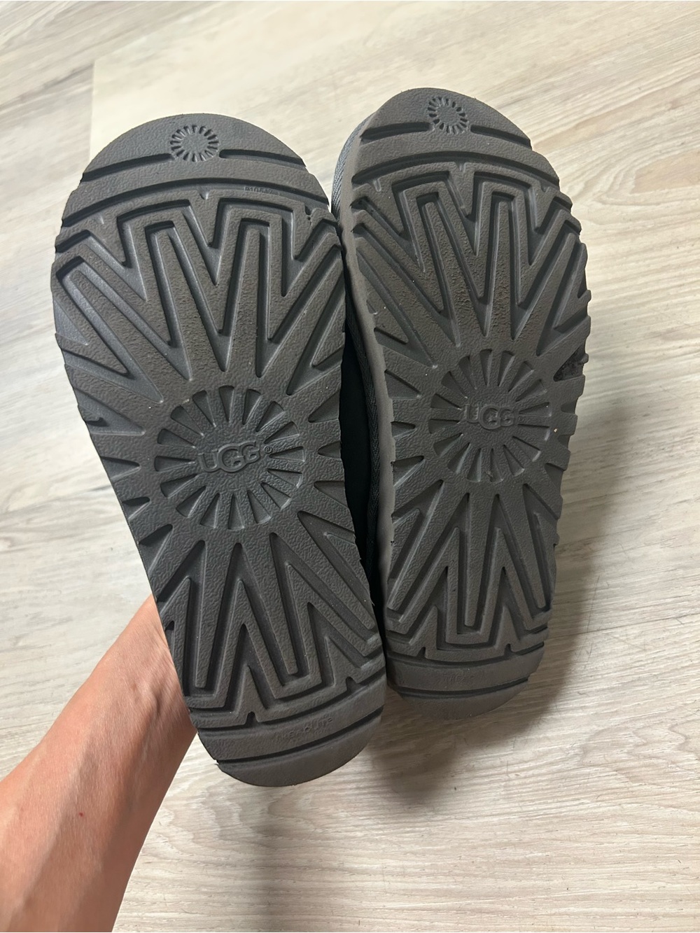 UGG Tasman Slippers Women Sz 7 Gray Suede Sheepskin Slip On Cozy Comfort - Picture 12 of 13